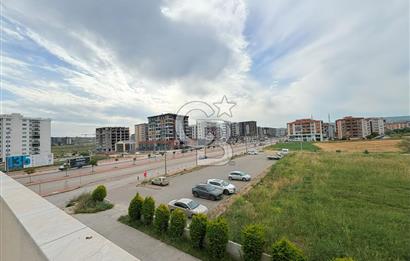 ÇANAKKALE MERKEZ’DE 60 METRELİK YOL ÜZERİNDE, SIRÇA KÖŞKLER SİTESİNDE LÜKS EŞYALI KİRALIK 2+1 DAİRE