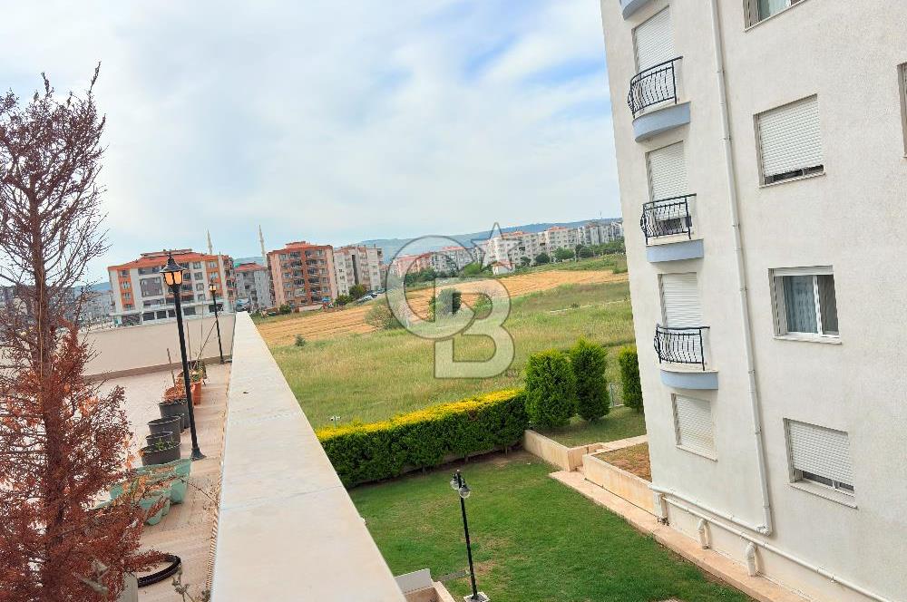 ÇANAKKALE MERKEZ’DE 60 METRELİK YOL ÜZERİNDE, SIRÇA KÖŞKLER SİTESİNDE LÜKS EŞYALI KİRALIK 2+1 DAİRE