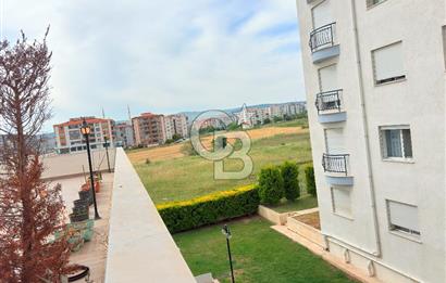 ÇANAKKALE MERKEZ’DE 60 METRELİK YOL ÜZERİNDE, SIRÇA KÖŞKLER SİTESİNDE LÜKS EŞYALI KİRALIK 2+1 DAİRE