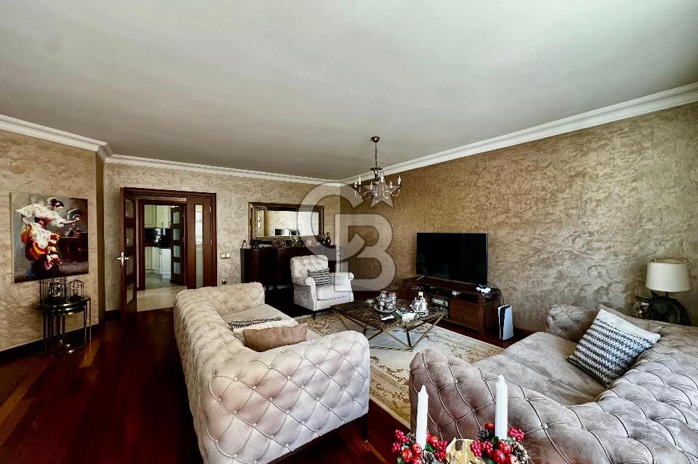 ACIBADEM ÇAMLIK SİTESİNDE BAKIMLI 4+1 SATILIK DAİRE