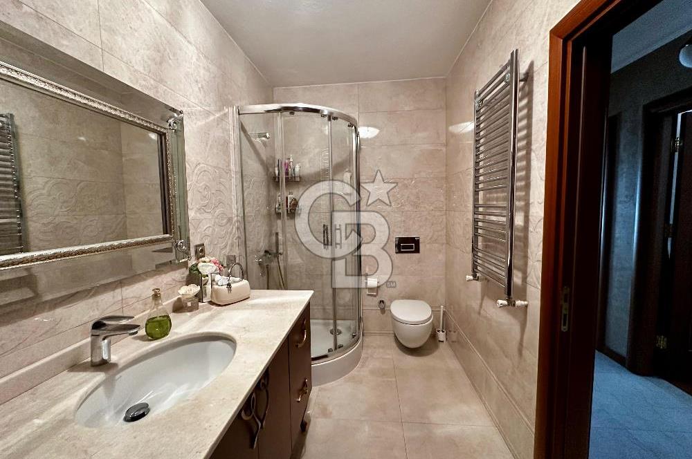 ACIBADEM ÇAMLIK SİTESİNDE BAKIMLI 4+1 SATILIK DAİRE