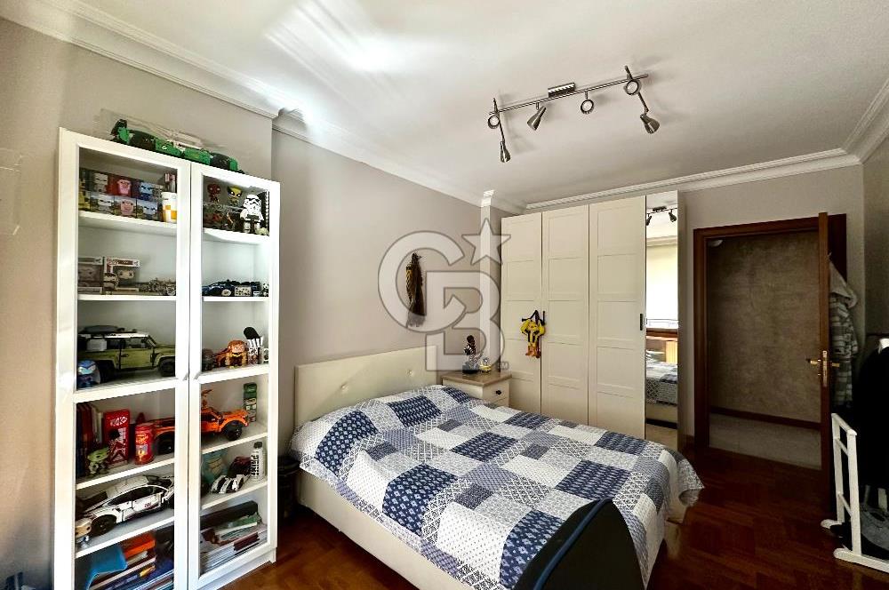 ACIBADEM ÇAMLIK SİTESİNDE BAKIMLI 4+1 SATILIK DAİRE