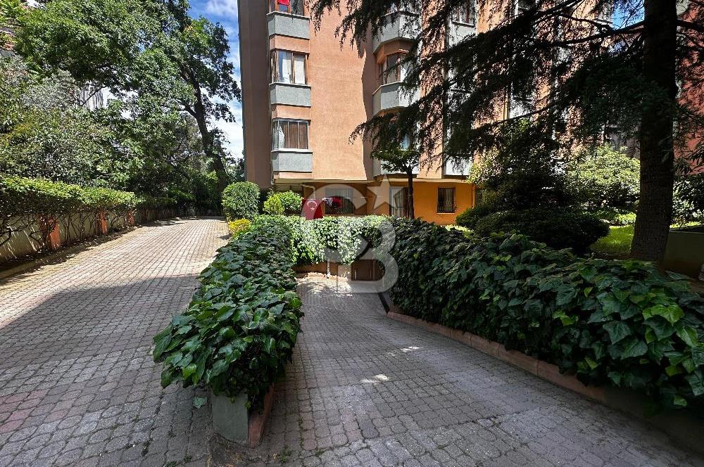ACIBADEM ÇAMLIK SİTESİNDE BAKIMLI 4+1 SATILIK DAİRE