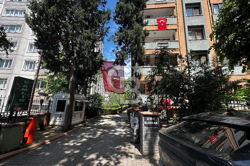 ACIBADEM ÇAMLIK SİTESİNDE BAKIMLI 4+1 SATILIK DAİRE