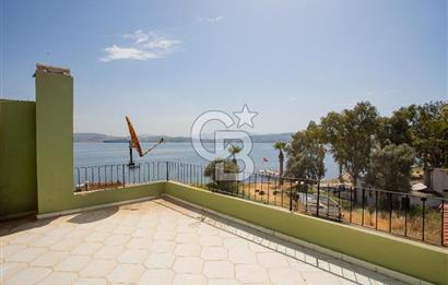 Yenifoça'da Satılık Denize Sıfır 4+1 Villa