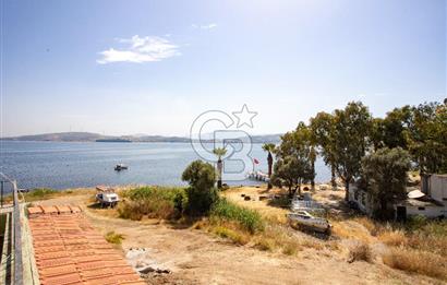 Yenifoça'da Satılık Denize Sıfır 4+1 Villa