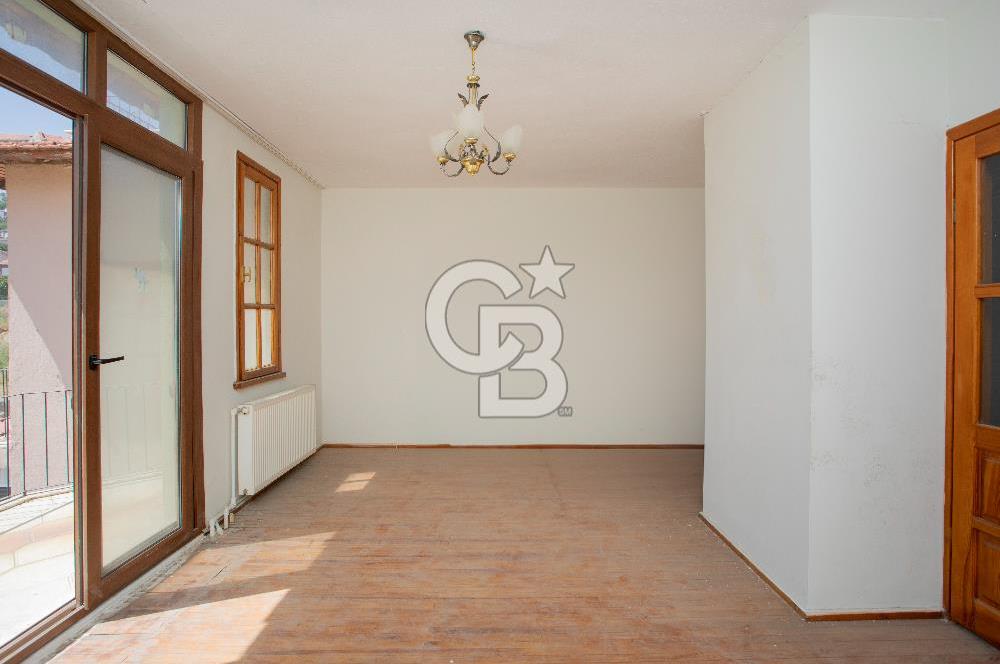 Yenifoça'da Satılık Denize Sıfır 4+1 Villa