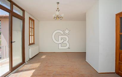 Yenifoça'da Satılık Denize Sıfır 4+1 Villa