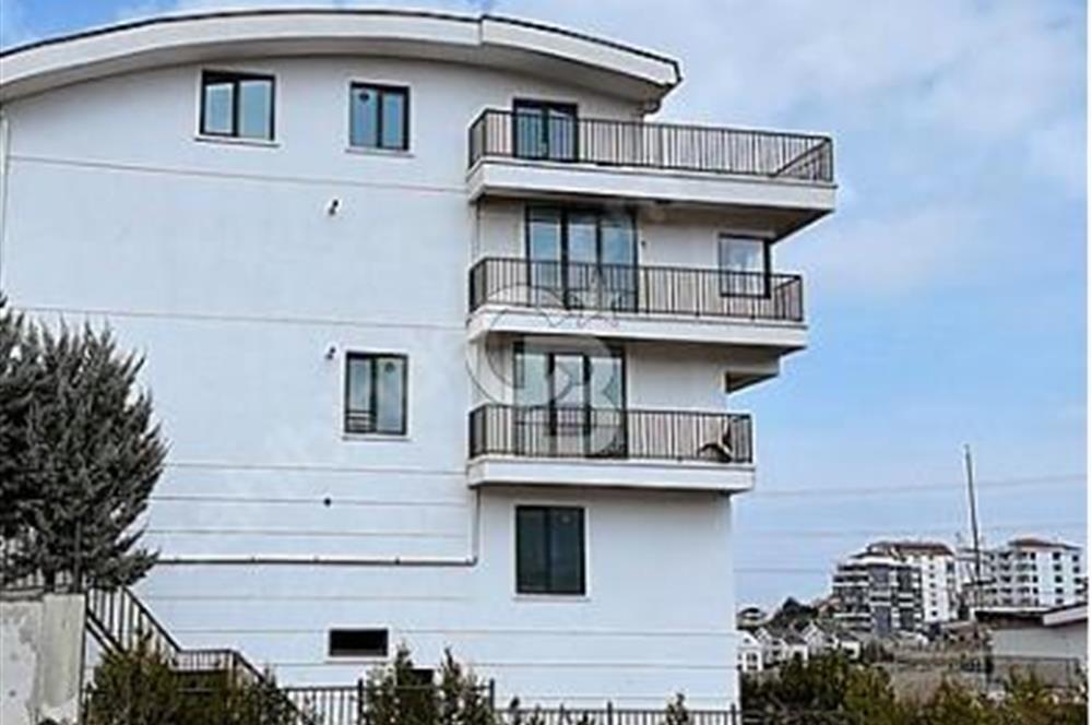 ALACAATLIDA İKİZ YARISI KOMPLE KİRALIK BİNA