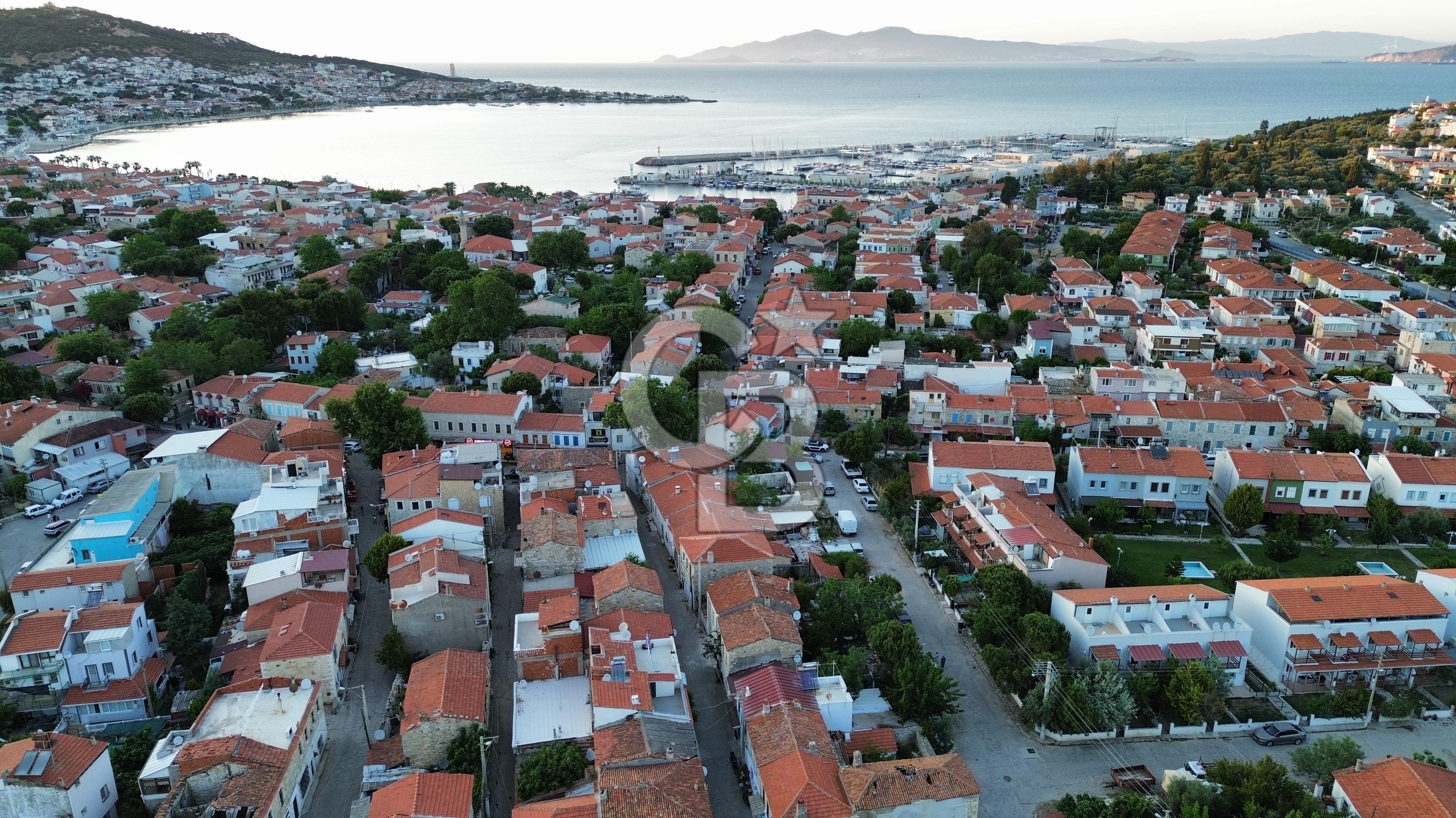 Yenifoça Merkez'de Satılık Arsa