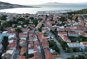 Yenifoça Merkez'de Satılık Arsa