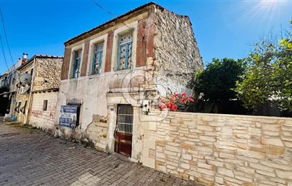 Yenifoça Merkez'de Satılık Tescilli Taş Bina