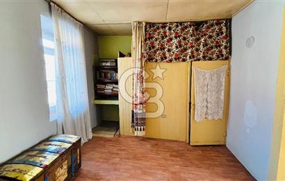 Yenifoça Merkez'de Satılık Tescilli Taş Bina