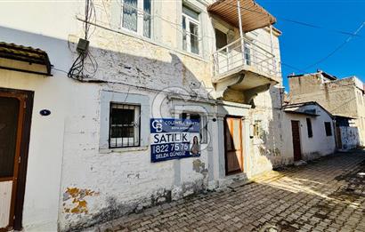 Yenifoça Merkez'de Satılık Tescilli Taş Bina