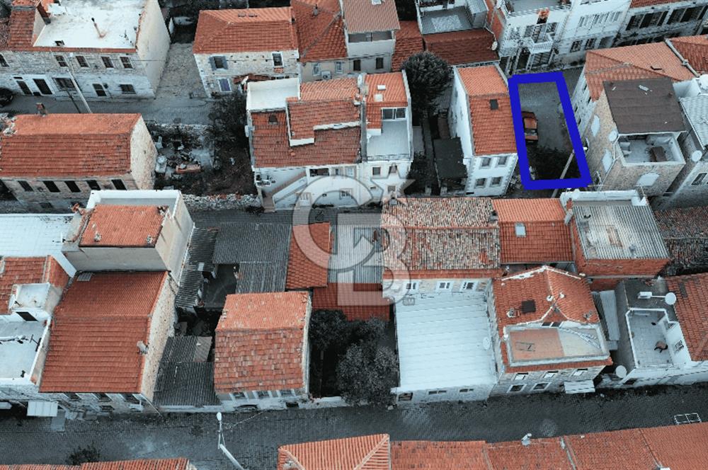 Yenifoça Merkez'de Satılık Arsa