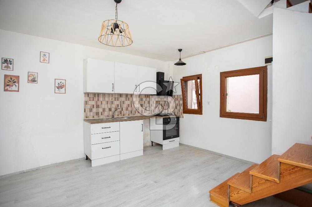 Foça Atatürk Mah. Site İçerisinde Satılık 3+1 Tripleks