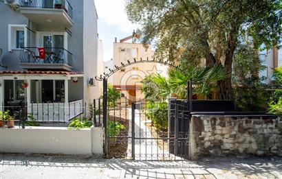 Foça Atatürk Mah. Site İçerisinde Satılık 3+1 Tripleks