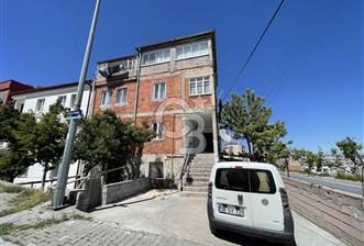 Danışmend Gazi de komple 4 katlı satılık bina 
