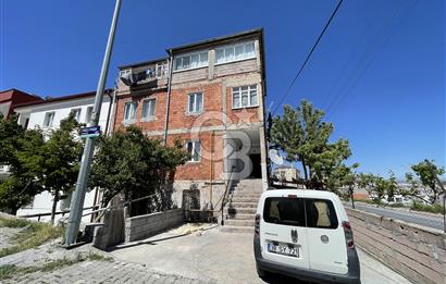 Danışmend Gazi de komple 4 katlı satılık bina 
