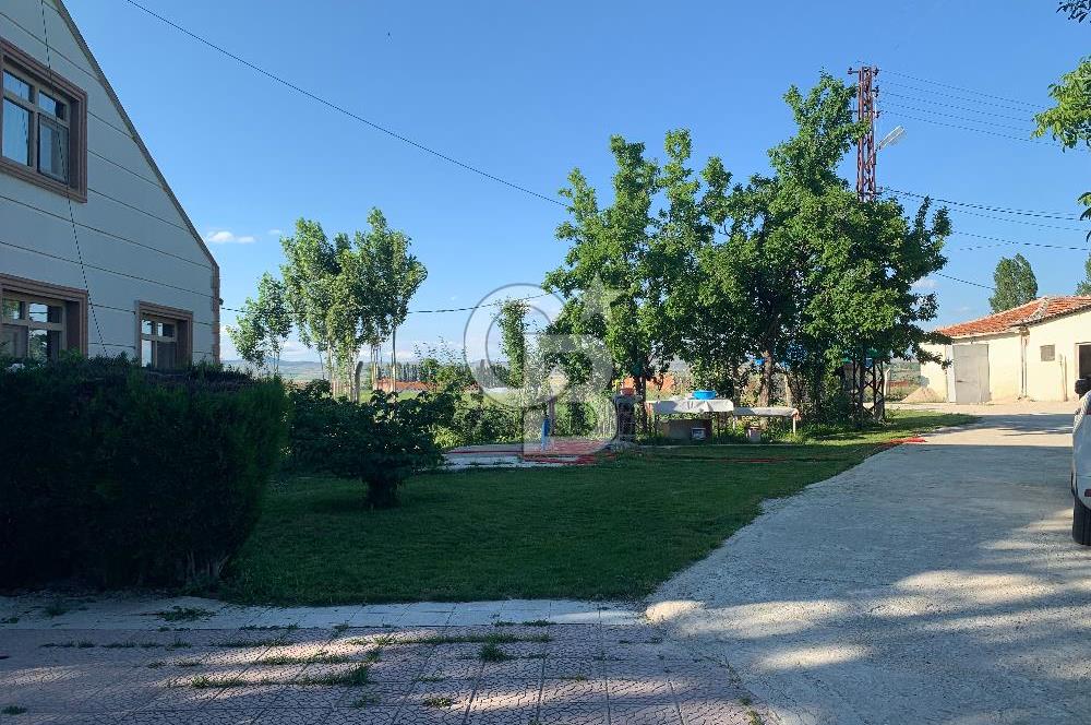 ÇUBUK TAŞPINARDA ASVALT YOLA ÇEPHE SATILIK ÇİFLİK EVİ