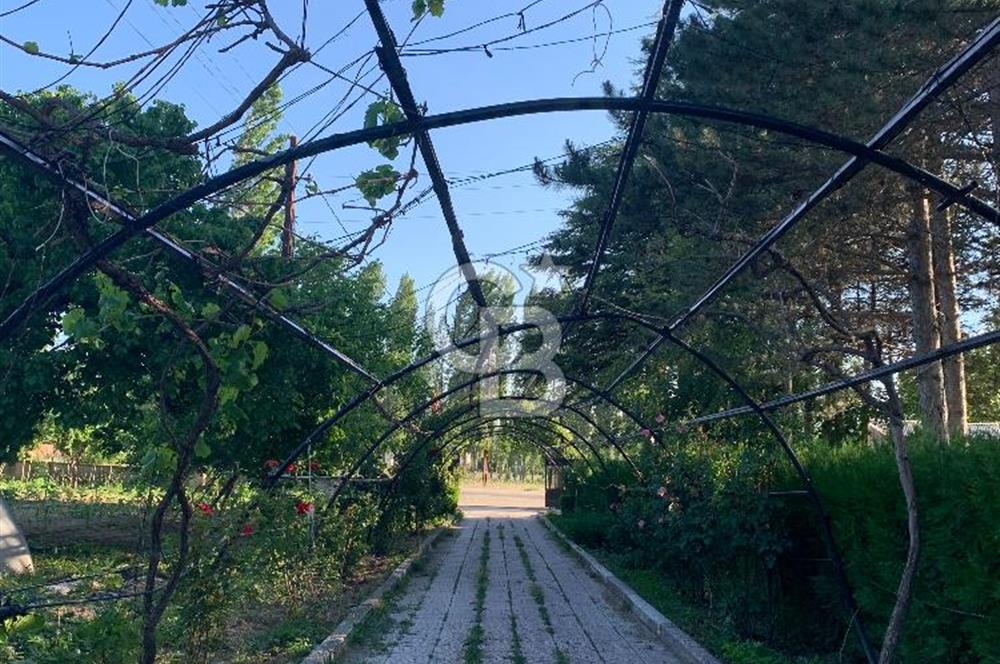 ÇUBUK TAŞPINARDA ASVALT YOLA ÇEPHE SATILIK ÇİFLİK EVİ