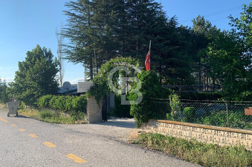 ÇUBUK TAŞPINARDA ASVALT YOLA ÇEPHE SATILIK ÇİFLİK EVİ
