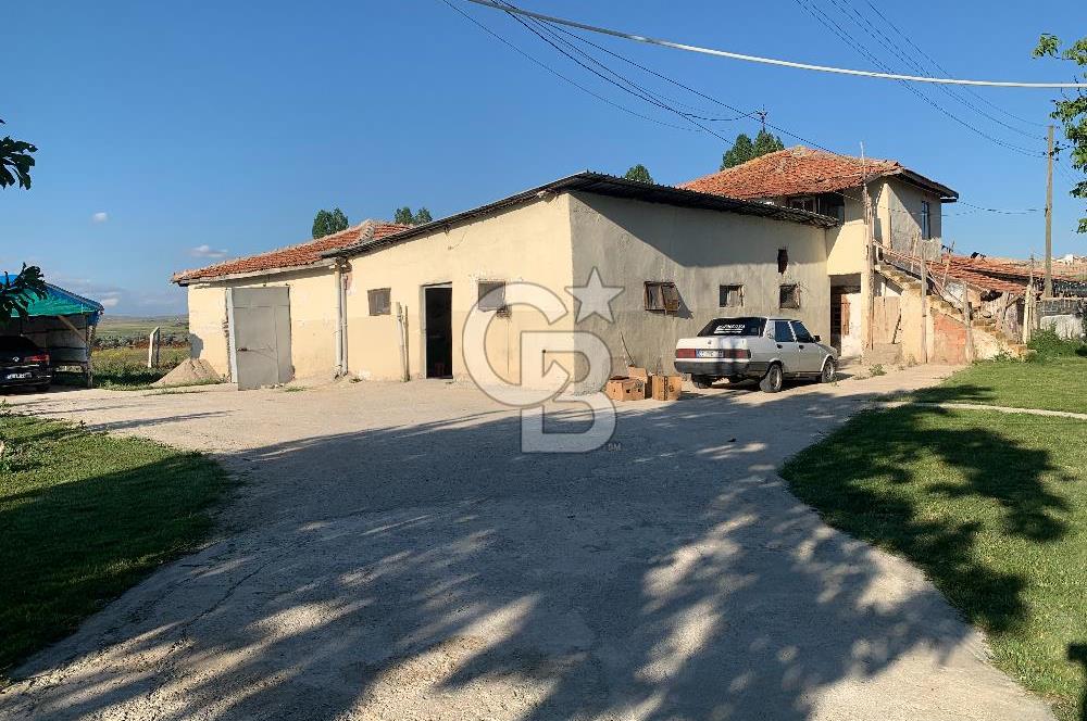 ÇUBUK TAŞPINARDA ASVALT YOLA ÇEPHE SATILIK ÇİFLİK EVİ