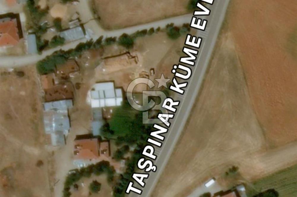 ÇUBUK TAŞPINARDA ASVALT YOLA ÇEPHE SATILIK ÇİFLİK EVİ