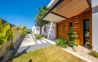 Çeşme Marina’ya Komşu, Musalla’da 5+2 Lüks Villa – Geniş Arsa, Özel Tasarım