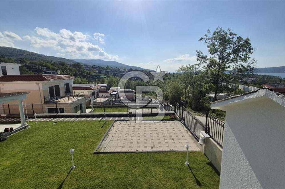SAPANCA ÜNLÜCE'DE GÖL MANZARALI 465M2 BAHÇELİ 4+1 SATILIK VİLLA