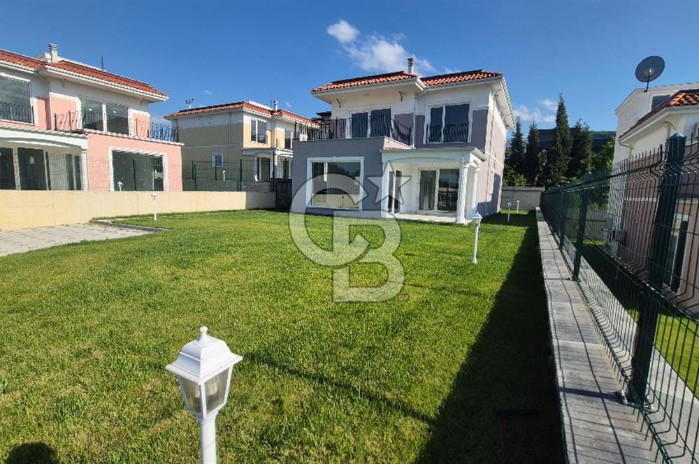 SAPANCA ÜNLÜCE'DE GÖL MANZARALI 465M2 BAHÇELİ 4+1 SATILIK VİLLA