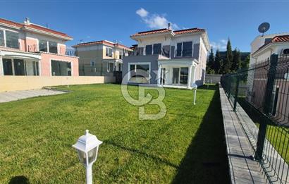 SAPANCA ÜNLÜCE'DE GÖL MANZARALI 465M2 BAHÇELİ 4+1 SATILIK VİLLA