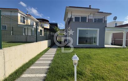 SAPANCA ÜNLÜCE'DE GÖL MANZARALI 465M2 BAHÇELİ 4+1 SATILIK VİLLA