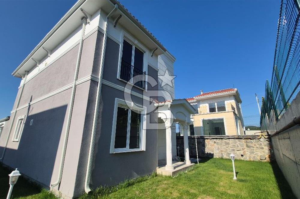 SAPANCA ÜNLÜCE'DE GÖL MANZARALI 465M2 BAHÇELİ 4+1 SATILIK VİLLA
