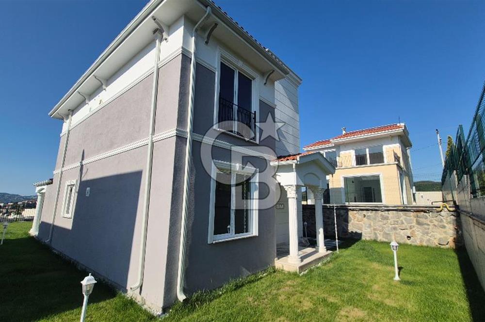 SAPANCA ÜNLÜCE'DE GÖL MANZARALI 465M2 BAHÇELİ 4+1 SATILIK VİLLA