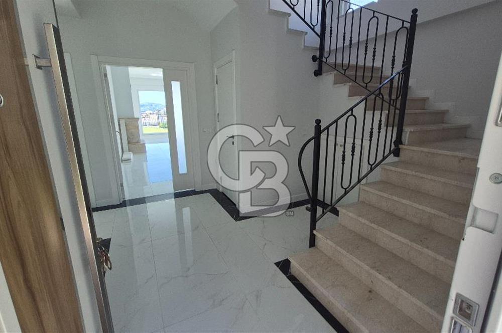 SAPANCA ÜNLÜCE'DE GÖL MANZARALI 465M2 BAHÇELİ 4+1 SATILIK VİLLA