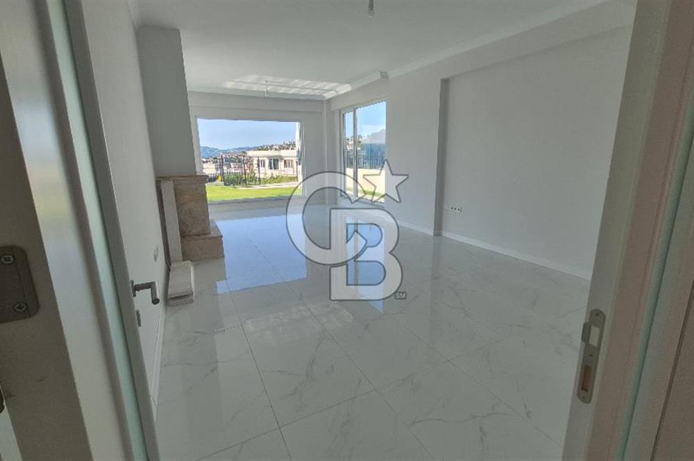 SAPANCA ÜNLÜCE'DE GÖL MANZARALI 465M2 BAHÇELİ 4+1 SATILIK VİLLA