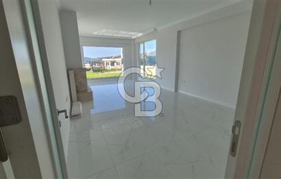 SAPANCA ÜNLÜCE'DE GÖL MANZARALI 465M2 BAHÇELİ 4+1 SATILIK VİLLA