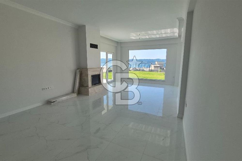 SAPANCA ÜNLÜCE'DE GÖL MANZARALI 465M2 BAHÇELİ 4+1 SATILIK VİLLA