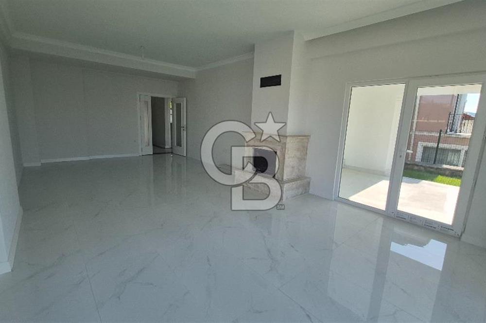 SAPANCA ÜNLÜCE'DE GÖL MANZARALI 465M2 BAHÇELİ 4+1 SATILIK VİLLA