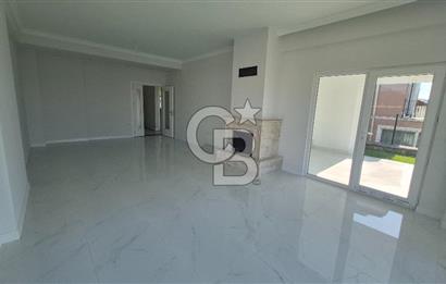 SAPANCA ÜNLÜCE'DE GÖL MANZARALI 465M2 BAHÇELİ 4+1 SATILIK VİLLA