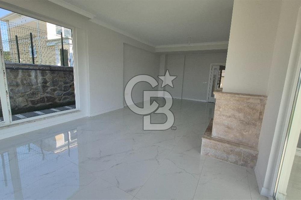 SAPANCA ÜNLÜCE'DE GÖL MANZARALI 465M2 BAHÇELİ 4+1 SATILIK VİLLA