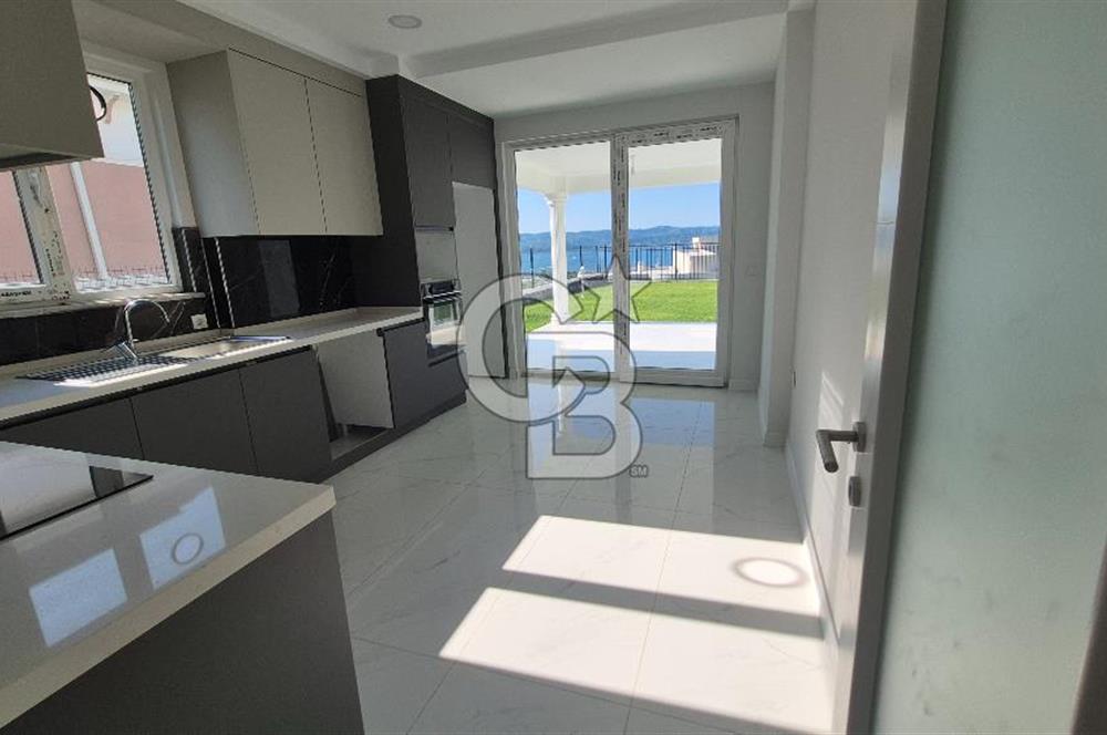 SAPANCA ÜNLÜCE'DE GÖL MANZARALI 465M2 BAHÇELİ 4+1 SATILIK VİLLA