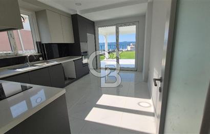 SAPANCA ÜNLÜCE'DE GÖL MANZARALI 465M2 BAHÇELİ 4+1 SATILIK VİLLA