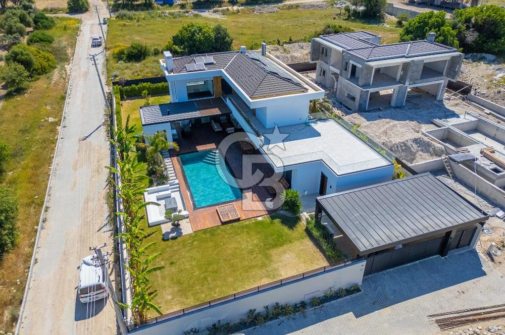 Çeşme Marina’ya Komşu, Musalla’da 5+2 Lüks Villa – Geniş Arsa, Özel Tasarım