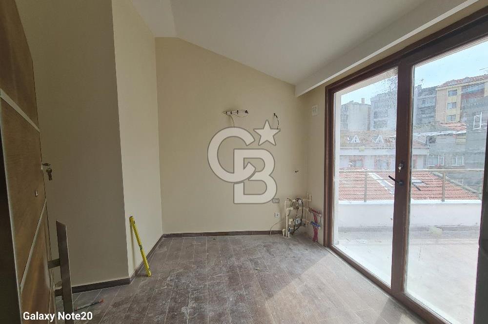 Üsküdar Uncular'da Teraslı Kiralık 1+1 Ofis/Home Ofis