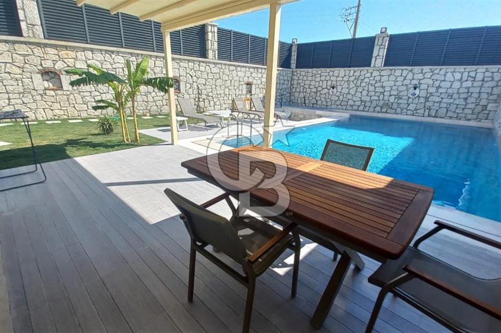 Çeşme Ovacıkta 800 M2 Arsa İçerisinde Satılık 2 Adet ikiz Villa.