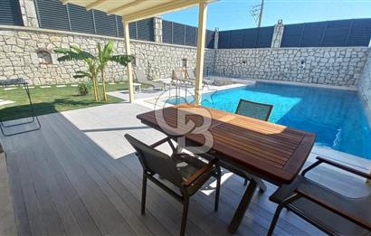 Çeşme Ovacıkta 800 M2 Arsa İçerisinde Satılık 2 Adet ikiz Villa.