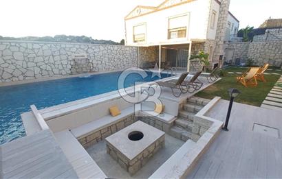 Çeşme Ovacıkta 800 M2 Arsa İçerisinde Satılık 2 Adet ikiz Villa.