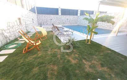 Çeşme Ovacıkta 800 M2 Arsa İçerisinde Satılık 2 Adet ikiz Villa.